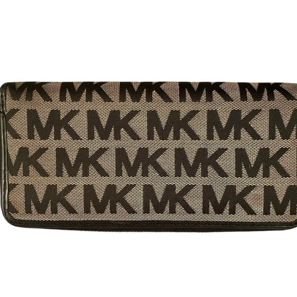 Michael Kors Black and Tan Logo Wallet - Picture 4 of 7